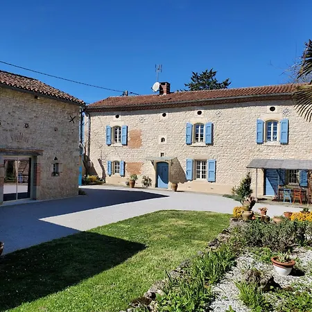 Le Nid Des Hirondelles Fénols