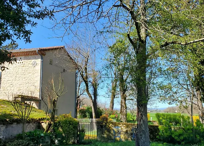 Le Nid Des Hirondelles